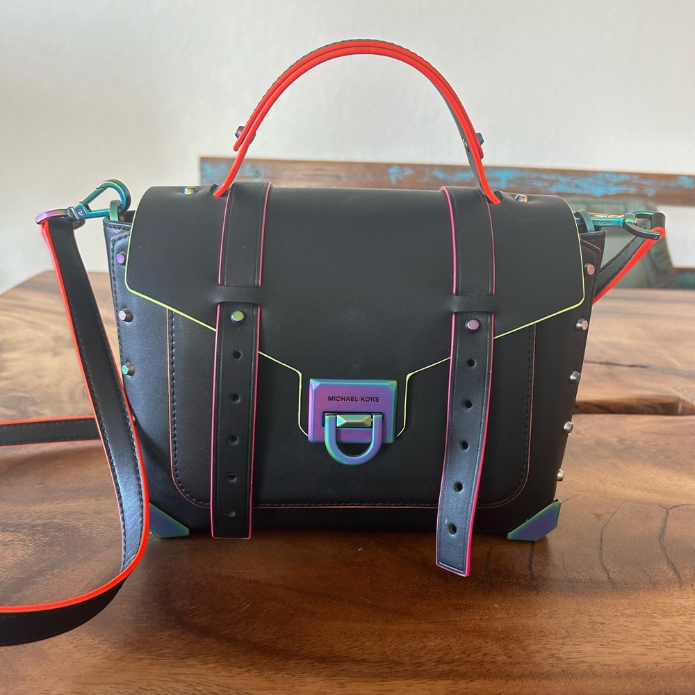 Michael Kors Manhattan Medium Contrast-Trim Leather Satchel